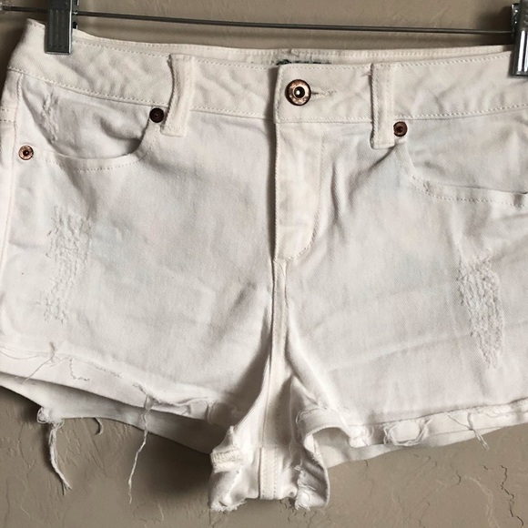 Forever 21 White Jean Shorts - Picture 3 of 7